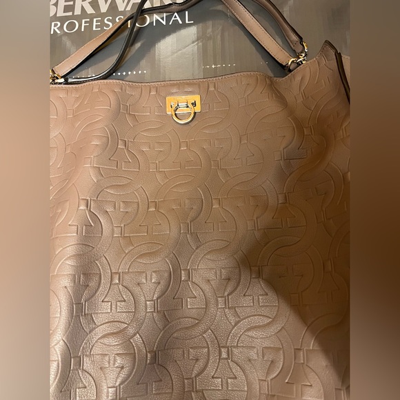 Ferragamo bag - Picture 2 of 11